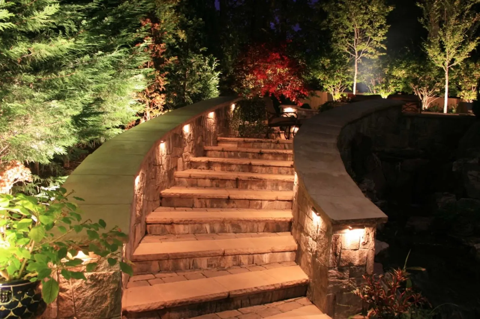 Landscape Lighting project by Edge Effect Landscapes, photo 3